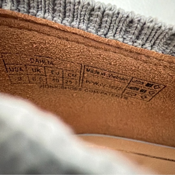 Vionic Dahlia Flats Pointed Toe Light Gray Womens Size 9 - Picture 2 of 9